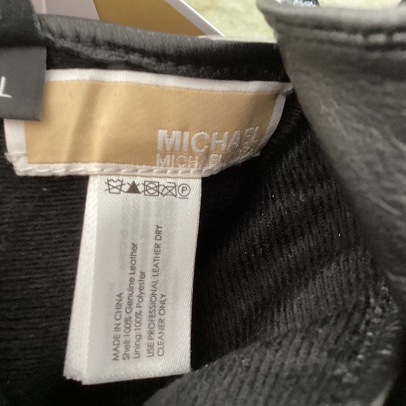 Michael Kors Quilted Leather Tech Gloves Fleece Lined Black Gold MK Logo - Picture 6 of 10